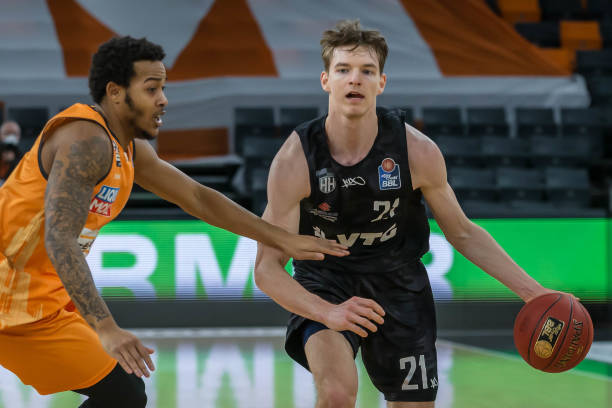 势在于他极 势在于他极